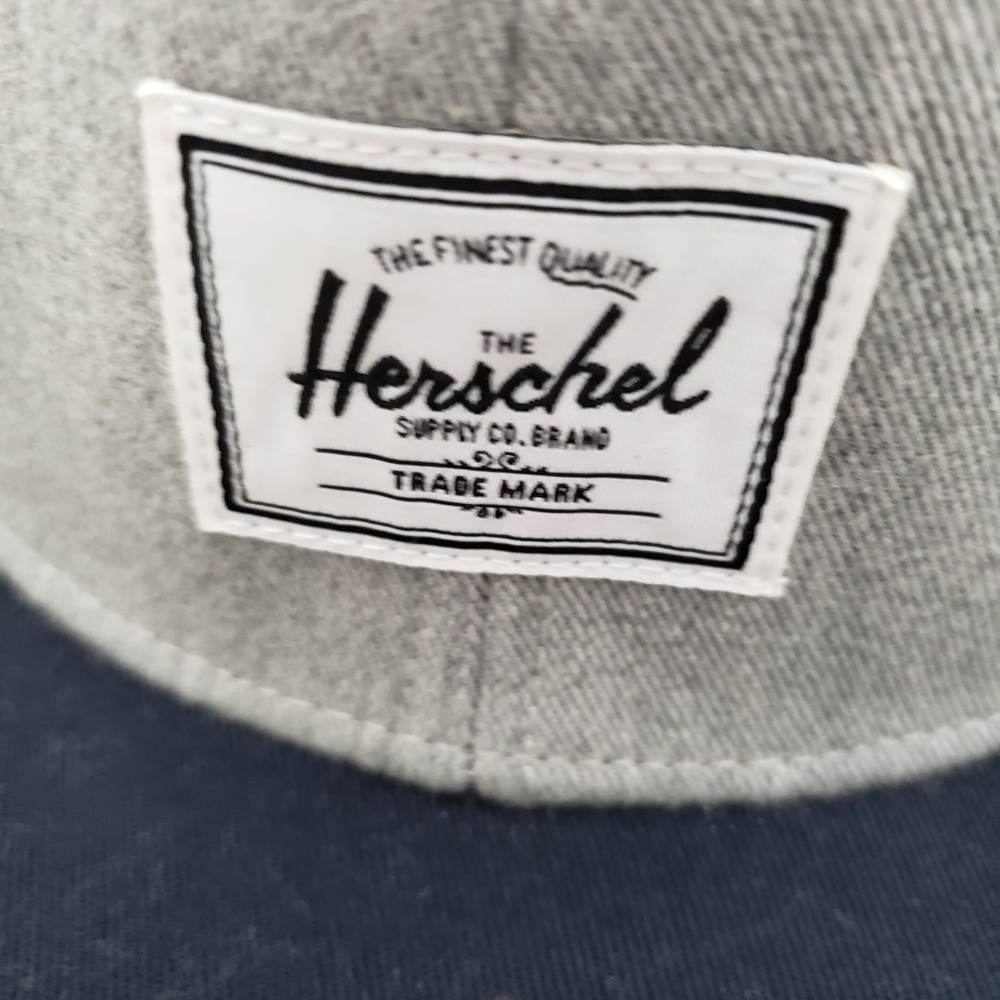 NEW Herschel Supply Co. Whaler Classic 6-Panel Cap Grey and Navy One Size - Picture 2 of 8